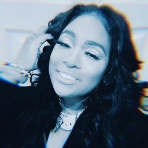 Meet your Posher, Necia